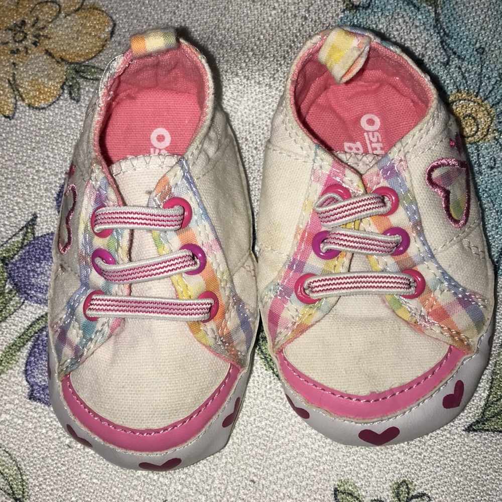 Oshkosh baby shoes size 2M